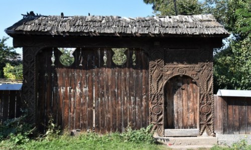 Zdjecie RUMUNIA / Maramuresz / Budesti / Brama