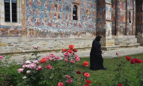Zdjcie RUMUNIA / Bukowina  / Monastyr Modovita / W klasztorze
