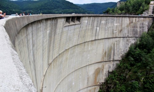 Zdjecie RUMUNIA / Wooszczyzna / Gry Fogaraskie / Zapora wodna na rzece Arges