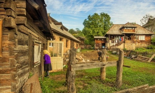 Zdjecie RUMUNIA / Marmaresz / Desesti / wiejski obrazek