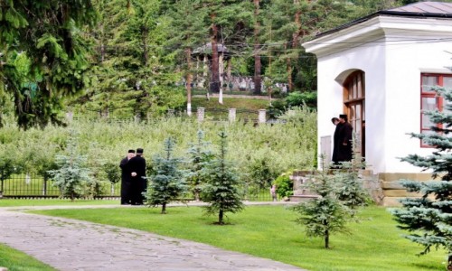 Zdjecie RUMUNIA / Wooszczyzna / Park Narodowy Cozia / Monastyr Cozia-dwch na dwch