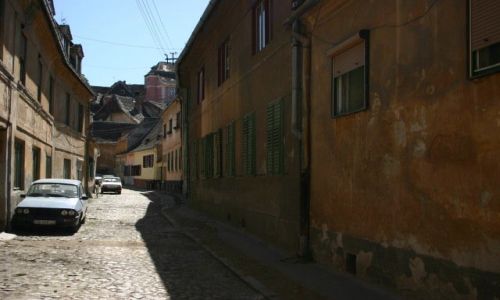 Zdjęcie RUMUNIA / Sibiu / Zaułek poza szlakiem / Strzeż się tych miejsc