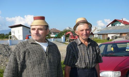 Zdjecie RUMUNIA / Maramuresz / targ / kapelusiki1