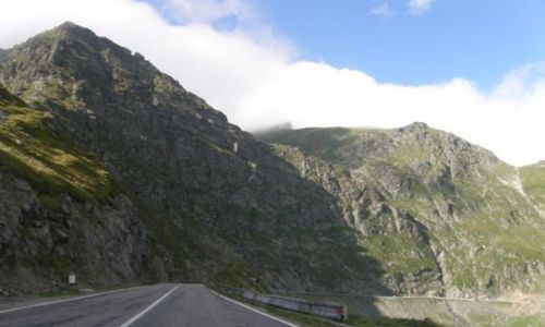 Zdjęcie RUMUNIA / fagarskie góry / romania / szczyty i chmury