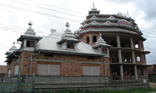 Zdjecie RUMUNIA / Oradea / okolice Oradei / Cygański Pałac