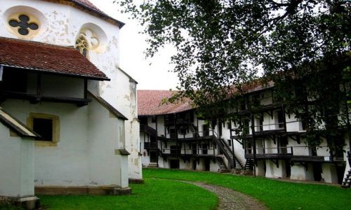Zdjcie RUMUNIA / Siermiogrd / Harman / zabudowania kocioa obronnego
