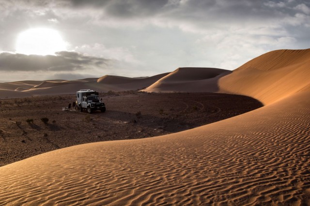 Zdj�cia: gdzie� w piaskach pustyni, Al-Ujun-As-Sakija al-Hamra, Wieczorow� por�, SAHARA ZACHODNIA