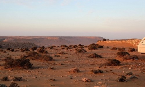 Zdjecie SAHARA ZACHODNIA / Saguia El Hamra / gdzie w piaskach pustyni / Fort na saharyjskim klifie