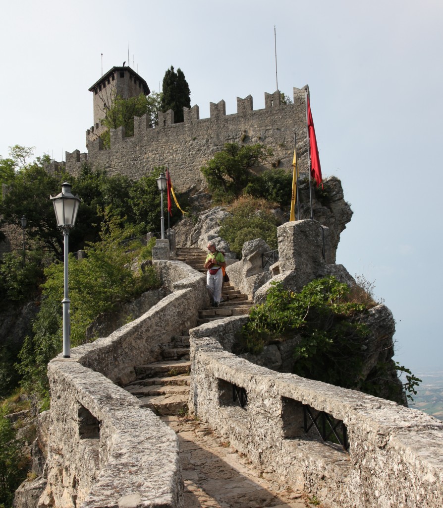 Zdjęcia: Mount Titano, San Marino, Droga na zamek, SAN MARINO Zdjęcia: Mount Titano, San Marino, Droga na zamek, SAN MARINO