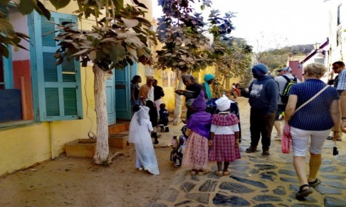 Zdjecie SENEGAL / wyspa Gore / uliczka / bal przebierancow