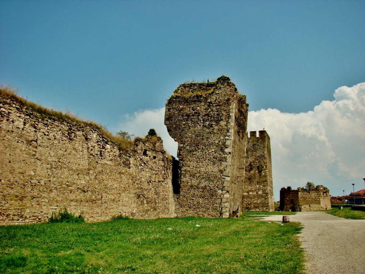 Zdjęcia: Smederevo, Podunavlje, Smederevo-twierdza z XV wieku, SERBIA Zdjęcia: Smederevo, Podunavlje, Smederevo-twierdza z XV wieku, SERBIA