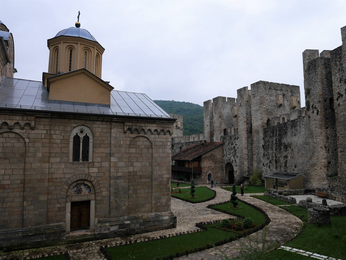 Zdjęcia: Zespół Klasztorny Manasija, .., widok z połowy murów, SERBIA Zdjęcia: Zespół Klasztorny Manasija, .., widok z połowy murów, SERBIA