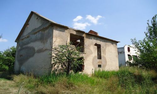 Zdjcie SERBIA / Kosowo / okolice Pecu / lady wojny