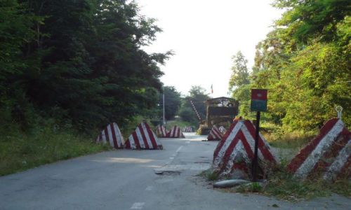 Zdjecie SERBIA / Kosowo / Vysoki Decani / Ochrona serbskiej enklawy