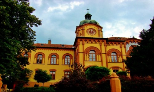 Zdjcie SERBIA / Vojvodina / Sremski Karlovci / Sremski Karlovci-gimnazjum w budynku z 1891 roku