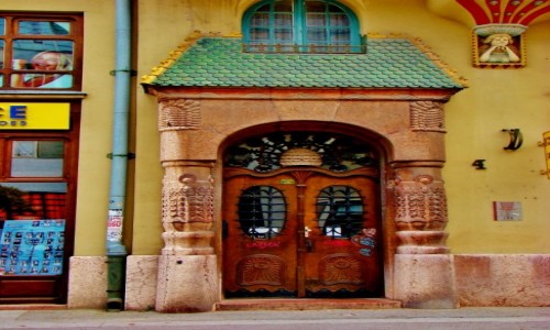 Zdjcie SERBIA / Vojvodina / Subotica / Subotica-drzwi wejciowe kamienicy z XIX wieku