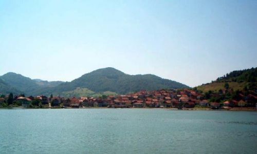 Zdjęcie SERBIA / brak / Nad jeziorem Zwornicko / Bałkańska wioska.