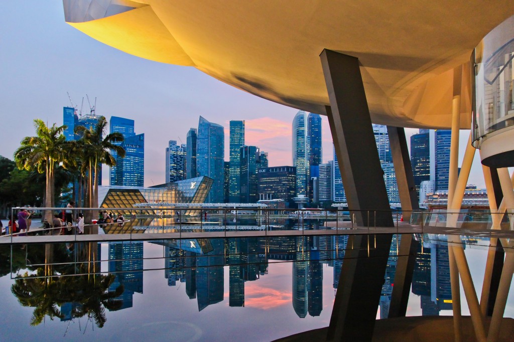 Zdjęcia: Marina Bay, Singapur widok od Marina Bay Sands w kierunku Meriliona, SINGAPUR Zdjęcia: Marina Bay, Singapur widok od Marina Bay Sands w kierunku Meriliona, SINGAPUR
