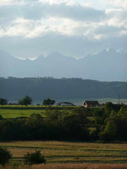 Zdjęcia: Słowacki Raj, Widok na odległe Tatry ze Słowackiego Raju, SłOWACJA Zdjęcia: Słowacki Raj, Widok na odległe Tatry ze Słowackiego Raju, SłOWACJA