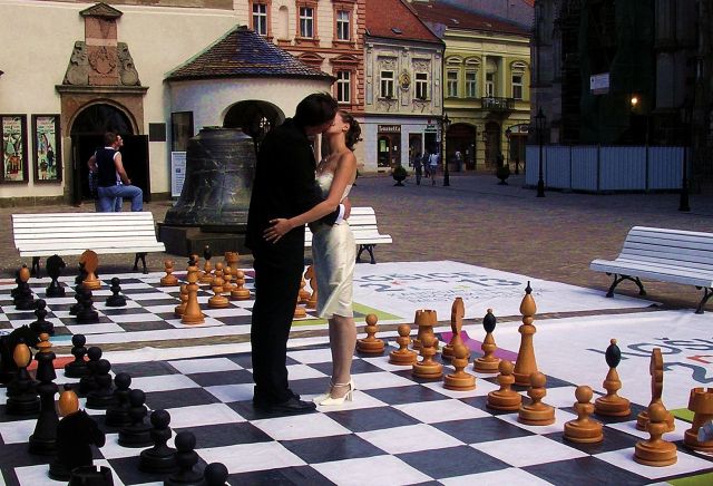 Zdjęcia: Koszyce, Małżeństwo to partia szachów, SłOWACJA Zdjęcia: Koszyce, Małżeństwo to partia szachów, SłOWACJA