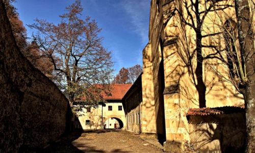 Zdjecie SOWACJA / Powiat Kiemark /  Sromowiec Niny. / Kompleks klasztorny na Sowacji.