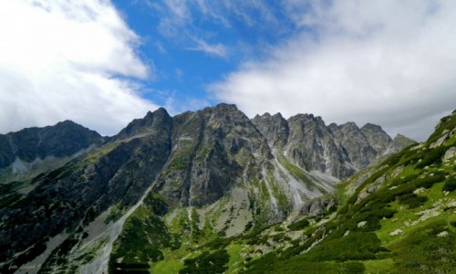 Zdjcie SOWACJA / Wysokie Tatry. / Szlak na Rysy 2503 m. / Gra Baszt ze szlaku na Rysy.