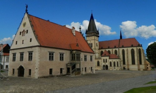 Zdjcie SOWACJA / kraj preszowski. / region Szarysz. / Bardejw - Ratusz i Bazylika.