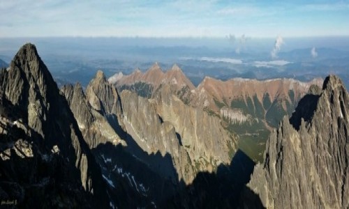 Zdjecie SOWACJA / Wysokie Tatry. / Szczyt omnicy. / Widok z omnicy w kierunku Tatr Bielskich.