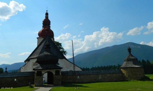 Zdjęcie SłOWACJA / kraj żyliński. / pow. Liptowski Mikulasz. / Liptovskie Matjasovce - kościół pw. św. Władysława.