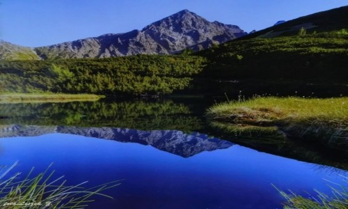 Zdjecie SOWACJA / Wysokie Tatry. / Dolina Biaych Staww. / Trojrohe Pleso z Maym Kiemarskim Szczytem.