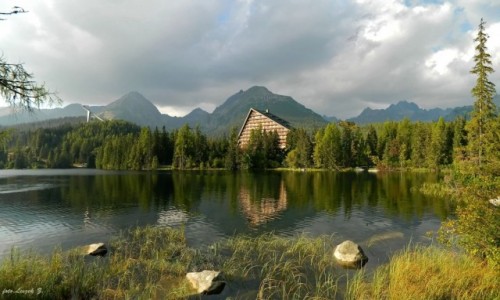 Zdjcie SOWACJA / Wysokie Tatry. / Szczyrbskie Pleso. / Wrzesie nad Szczyrbskim Stawem