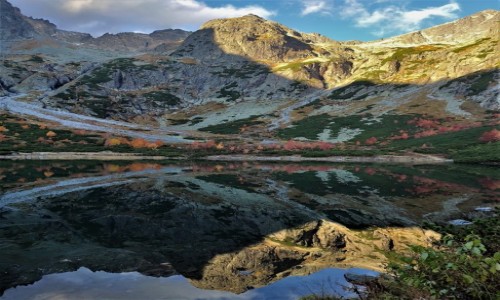 Zdjcie SOWACJA / Tatry / Schronisko nad zielonym stawem  / lustrzane odbicie...