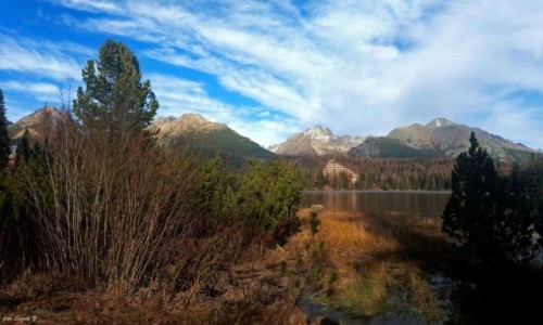 Zdjęcie SłOWACJA / Wysokie Tatry. / Szczyrbski Staw. / Jesień nad Szczyrbskim Stawem.
