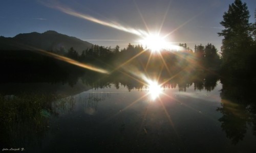 Zdjcie SOWACJA / Wysokie Tatry. / Szczyrbskie Pleso. / Wschd soca nad Szczyrbskim Stawem.
