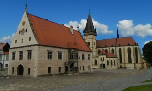 Zdjcie SOWACJA / Kraj preszowski, / region Szarysz. / Bardejw - ratusz i Bazylika w. Idziego.