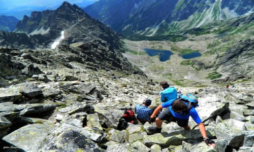 Zdjęcie SłOWACJA / Wysokie Tatry. / Szlak na Rysy. / Szlak na Rysy z Żabimi Stawami Mięguszowieckimi w tle.