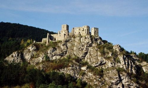 Zdjęcie SłOWACJA / dolina Wagu, pomiędzy Krivanską i Lucanską Fatrą / Strecno / zamek