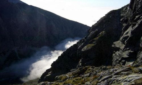Zdjecie SOWACJA / Tatry / Tatry Wysokie - Dorga na Gerlach / Wyprzedzajc chmury