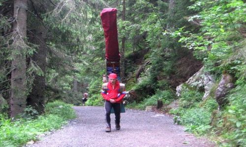 Zdjecie SOWACJA / Tatry Slowackie / Tatry / Slowacki Sherpa w drodze do Chaty pod Rysmi
