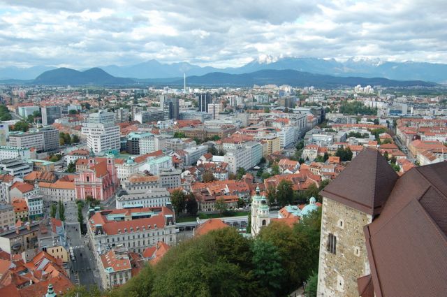 Zdjęcia: Lublana, Widok na Alpy Julijskie ze wzgórza zamkowego w Lublanie, SłOWENIA Zdjęcia: Lublana, Widok na Alpy Julijskie ze wzgórza zamkowego w Lublanie, SłOWENIA