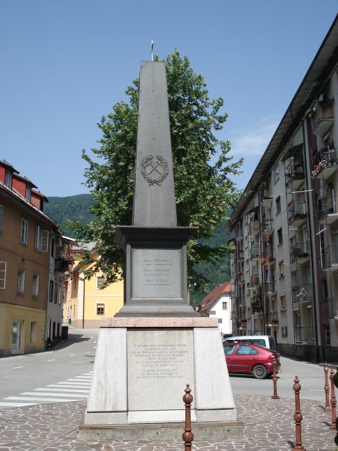 Zdjęcia: Idrija, Gorycja, Górniczy obelisk, SłOWENIA Zdjęcia: Idrija, Gorycja, Górniczy obelisk, SłOWENIA