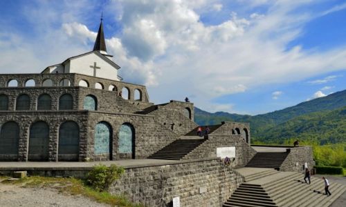 Zdjcie SOWENIA / Littoral / Tolmin / Koci polegych w Tolminie