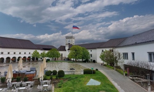 Zdjcie SOWENIA / Ljubliana / Ljubliana. / Ljubliana - dziedziniec zamku.