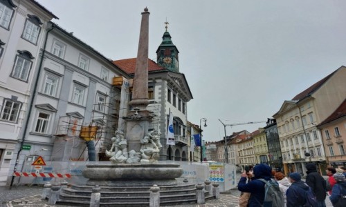 Zdjcie SOWENIA / Ljubliana. / Plac Miejski przy Ratuszu. / Fontanna Trzech Rzek karniolskich.
