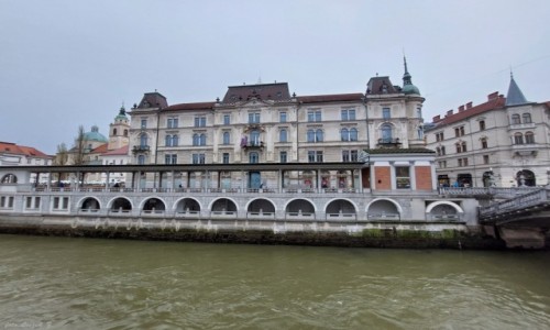 Zdjcie SOWENIA / Ljubliana. / Ljubliana. / Budynek Kresija.