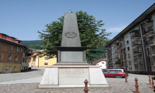 Zdjęcie SłOWENIA / Gorycja / Idrija / Górniczy obelisk