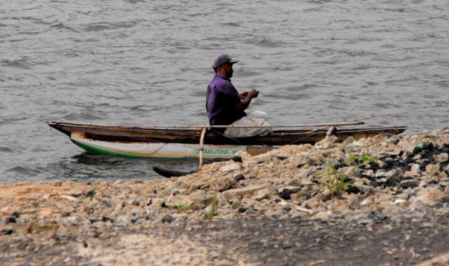 Zdjęcia: rzeka Bentota, Alutgama, rybak z rzeki Bentota, SRI LANKA Zdjęcia: rzeka Bentota, Alutgama, rybak z rzeki Bentota, SRI LANKA