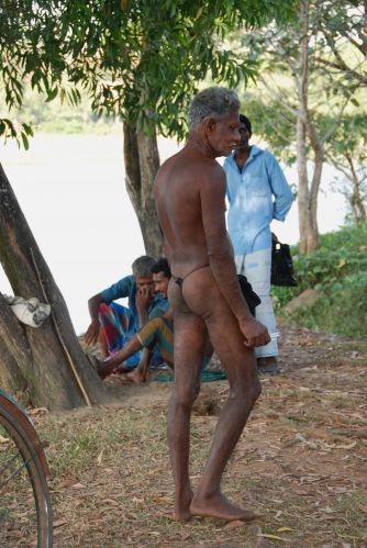 Zdjęcia: W drodze do Pinnaweli, W drodze do Pinnaweli, Wieśniak, SRI LANKA Zdjęcia: W drodze do Pinnaweli, W drodze do Pinnaweli, Wieśniak, SRI LANKA