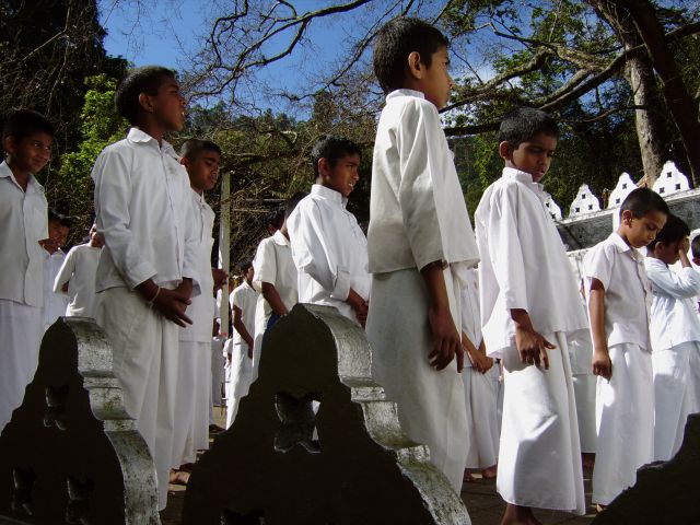 Zdjęcia: Dova Temple, kolo Ella / Prowincja Uva, Niedzielna szkola, SRI LANKA Zdjęcia: Dova Temple, kolo Ella / Prowincja Uva, Niedzielna szkola, SRI LANKA