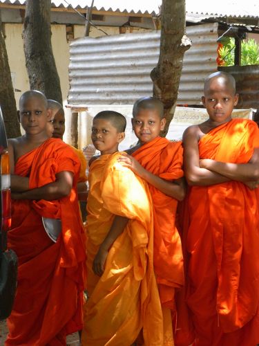 Zdjęcia: Klasztor przy Jetavanarama-Dagoba, Anuradhapura, Dzieci Buddy, SRI LANKA Zdjęcia: Klasztor przy Jetavanarama-Dagoba, Anuradhapura, Dzieci Buddy, SRI LANKA